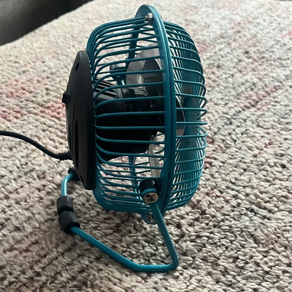 Room Essentials Blue USB Desk Fan - Picture 8 of 8